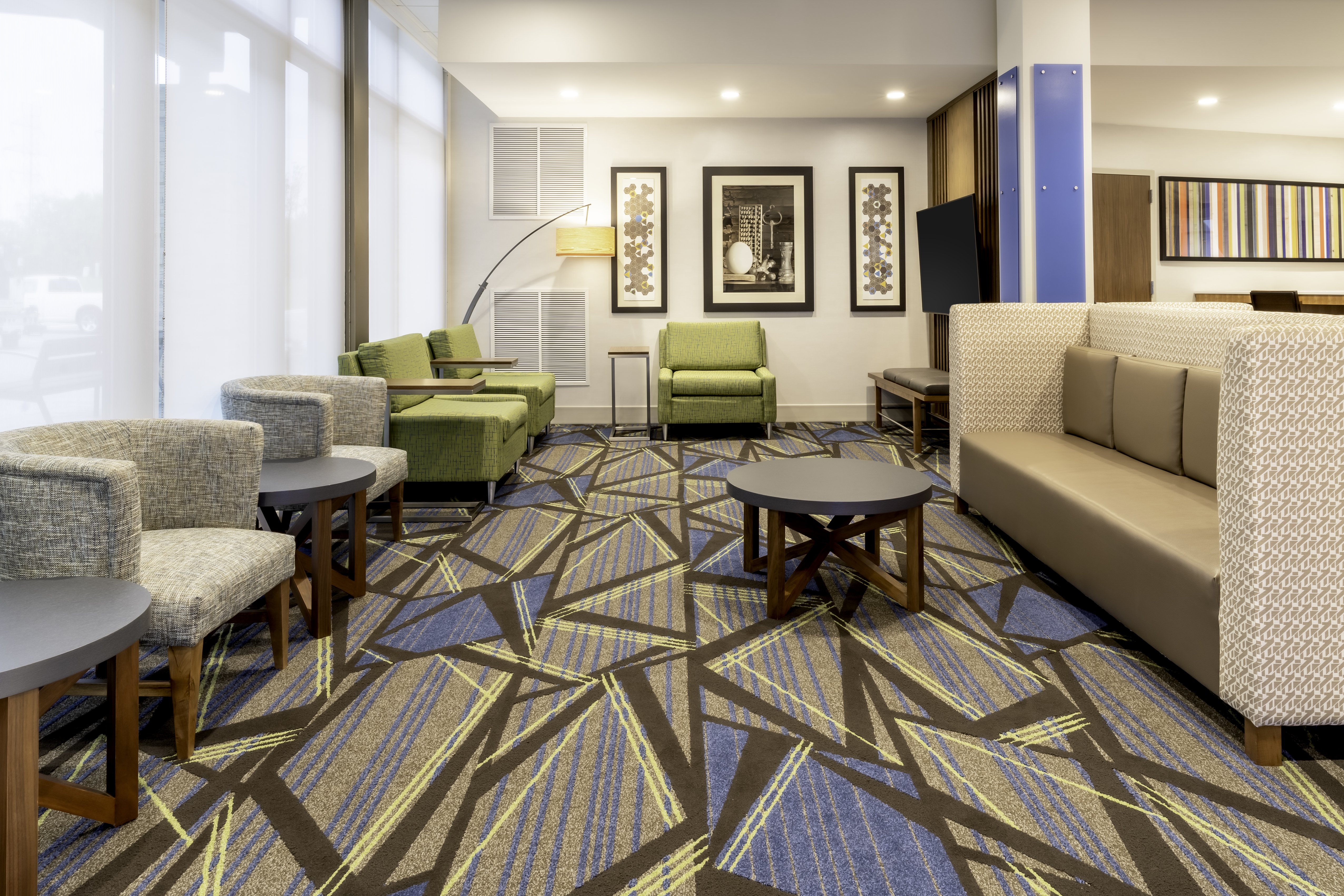 holiday inn express milwaukee west allis an ihg hotel