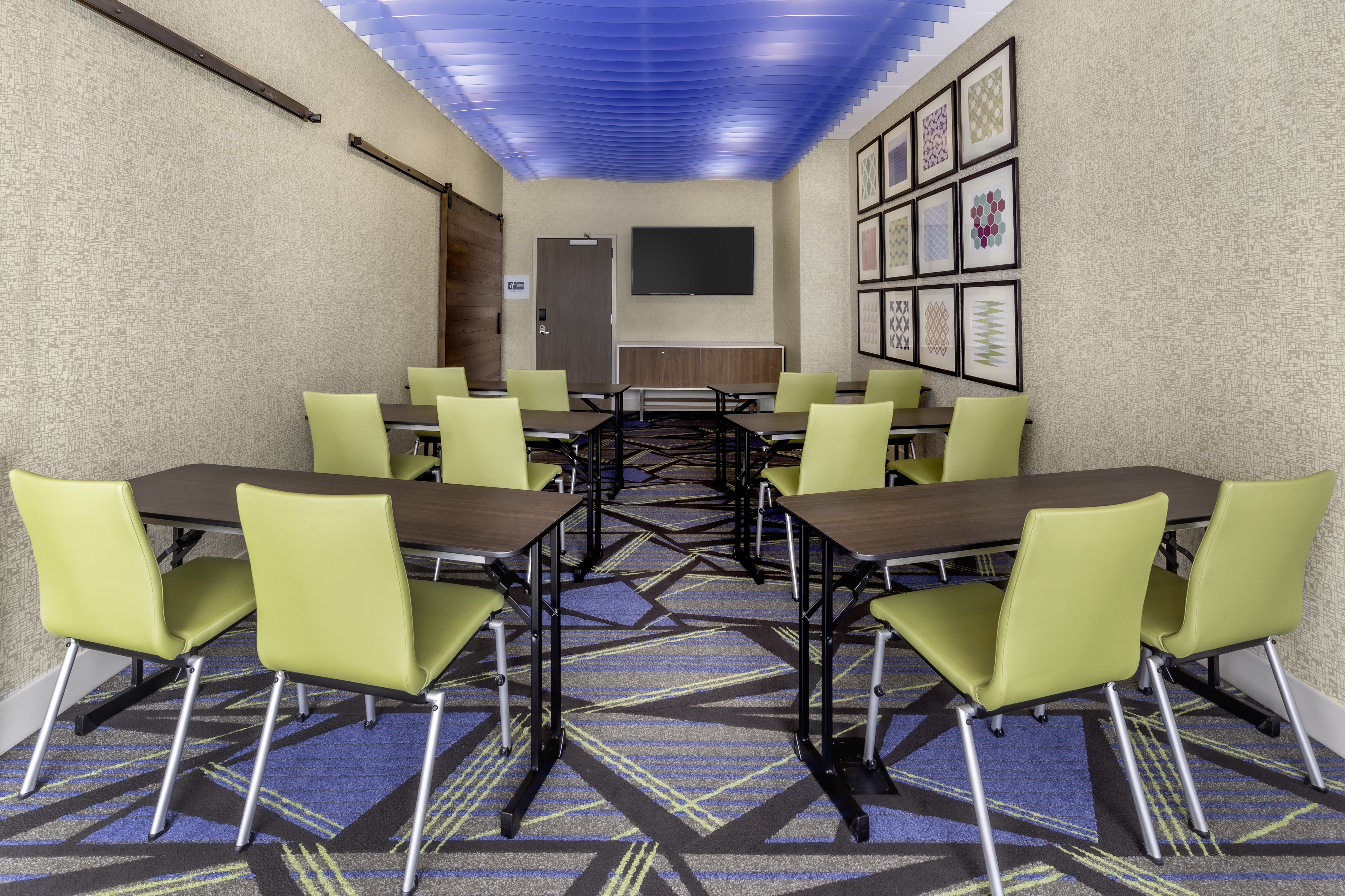 holiday inn express milwaukee west allis an ihg hotel