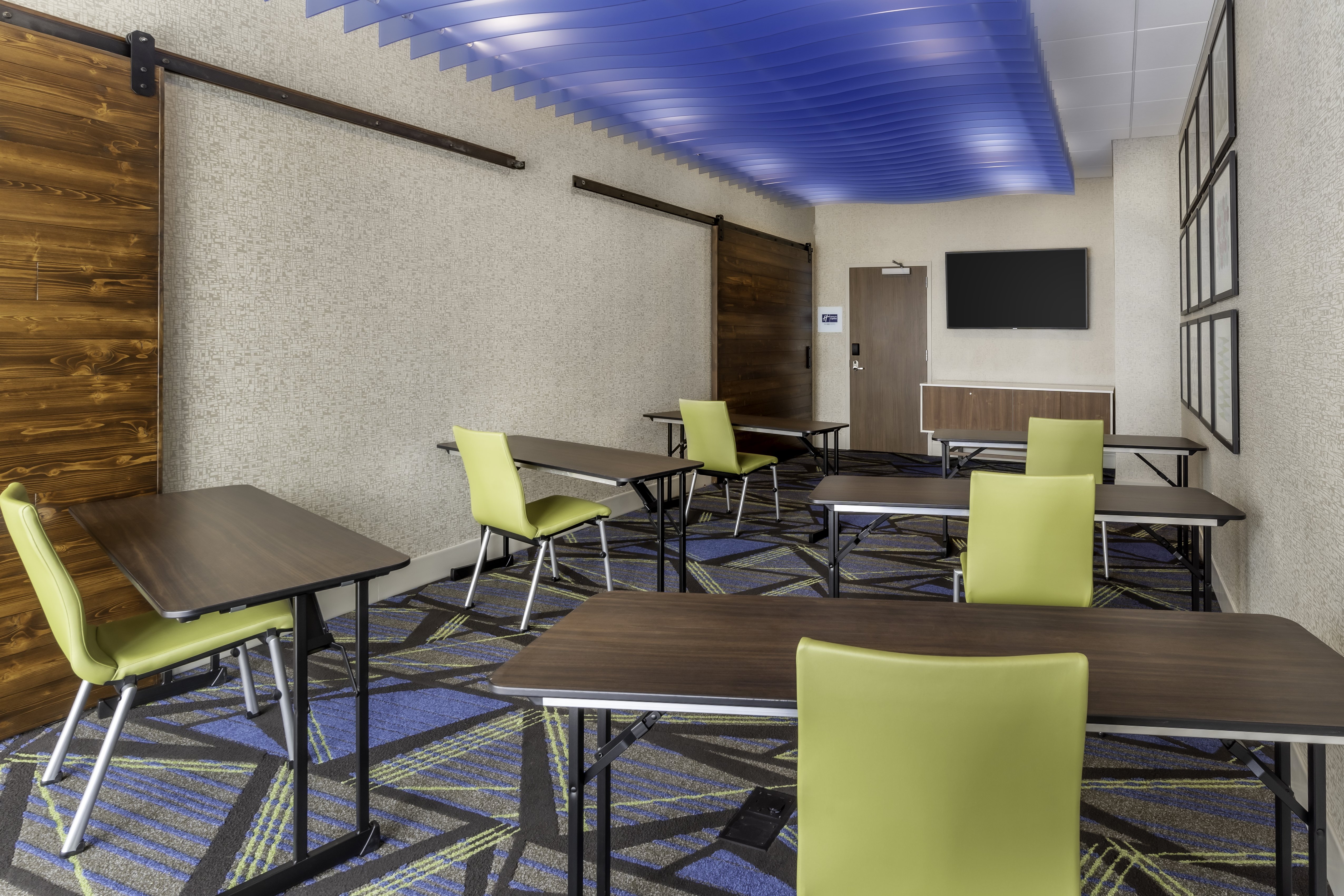 holiday inn express milwaukee west allis an ihg hotel
