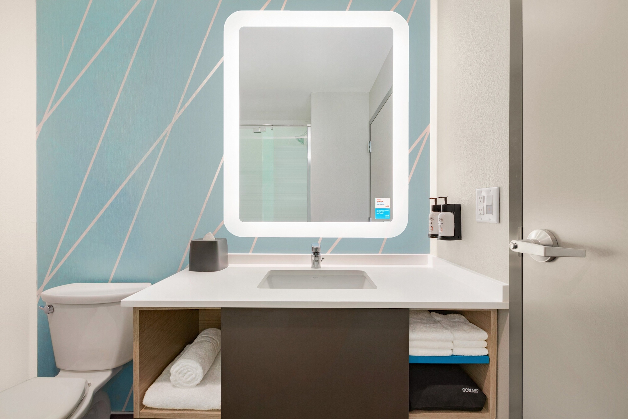 avid hotels bentonville rogers an ihg hotel