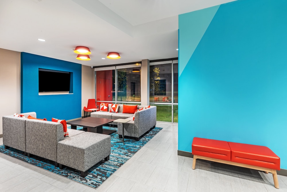 avid hotels bentonville rogers an ihg hotel