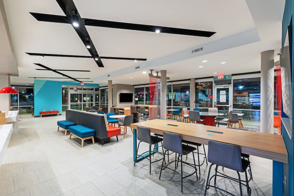 avid hotels bentonville rogers an ihg hotel