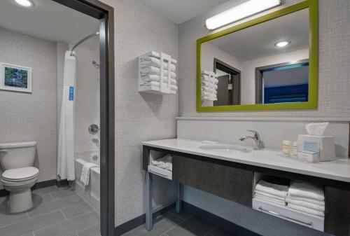 hampton inn and suites macclenny i 10