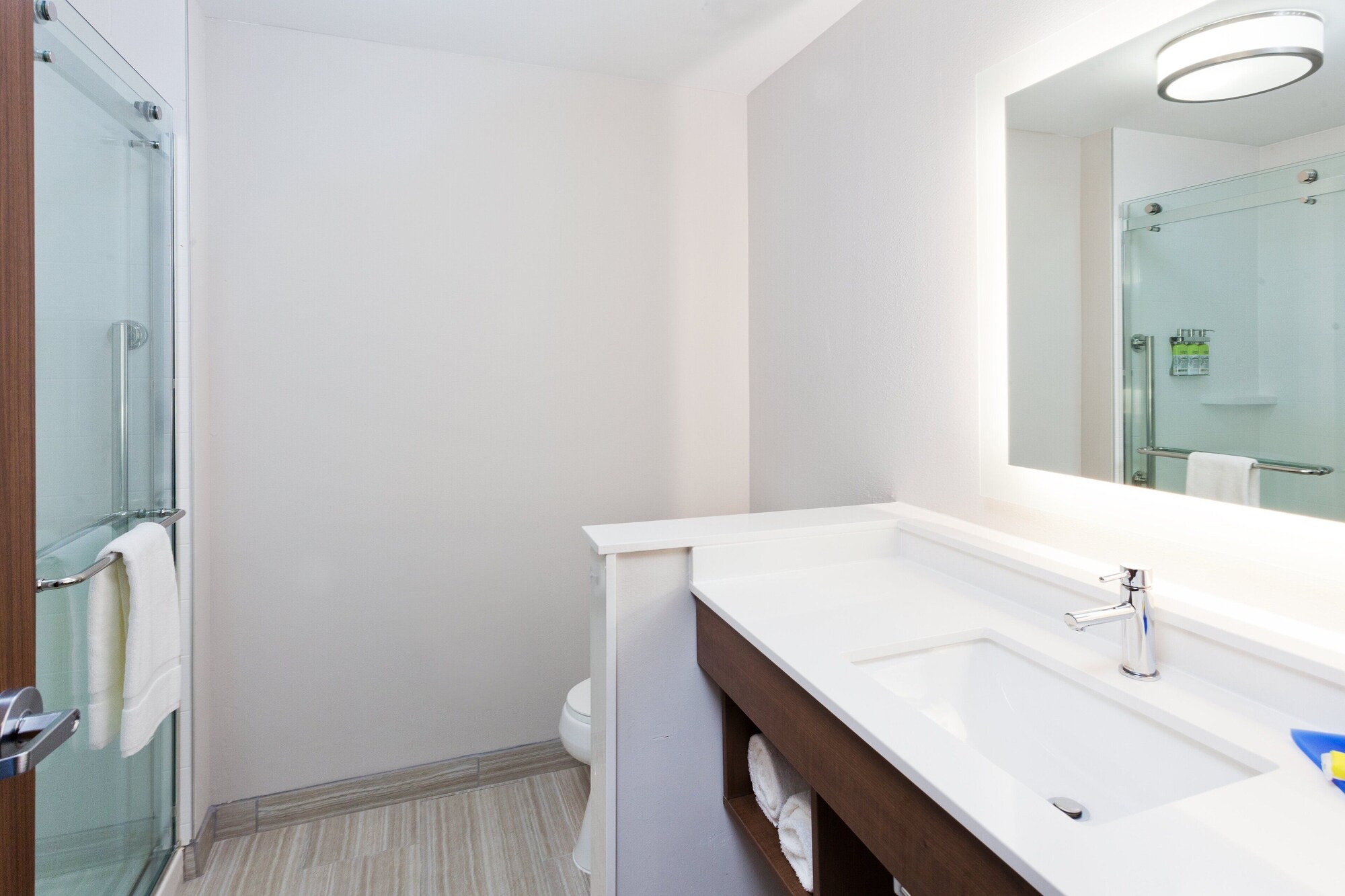holiday inn express and suites fayetteville an ihg hotel