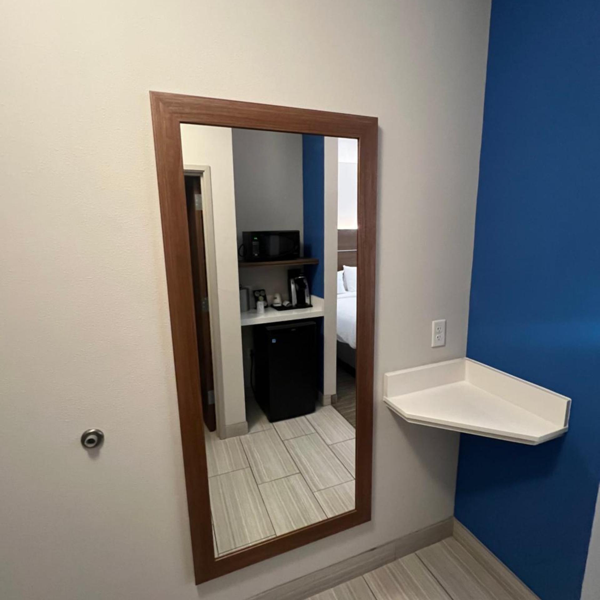 holiday inn express and suites fayetteville an ihg hotel