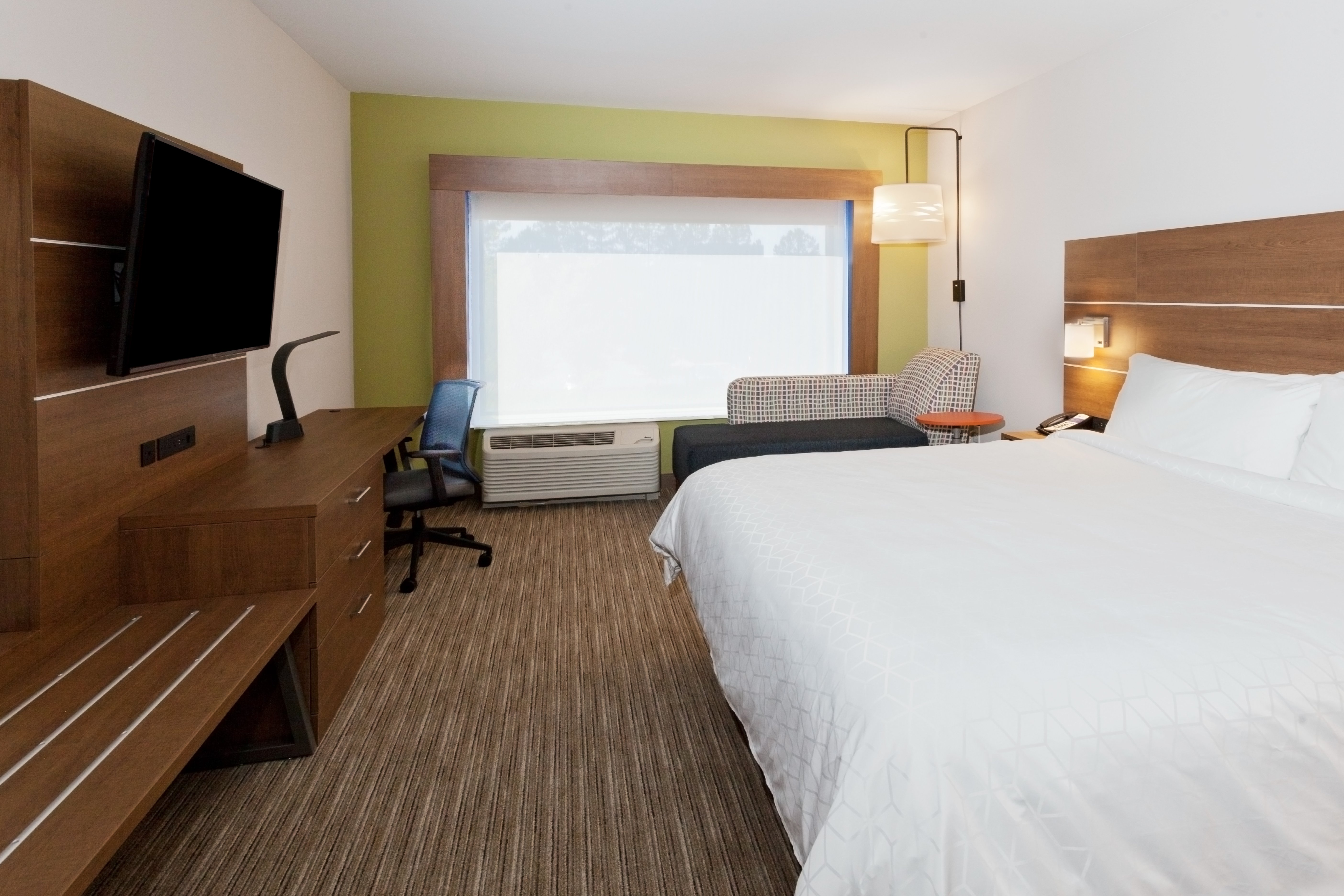 holiday inn express and suites fayetteville an ihg hotel
