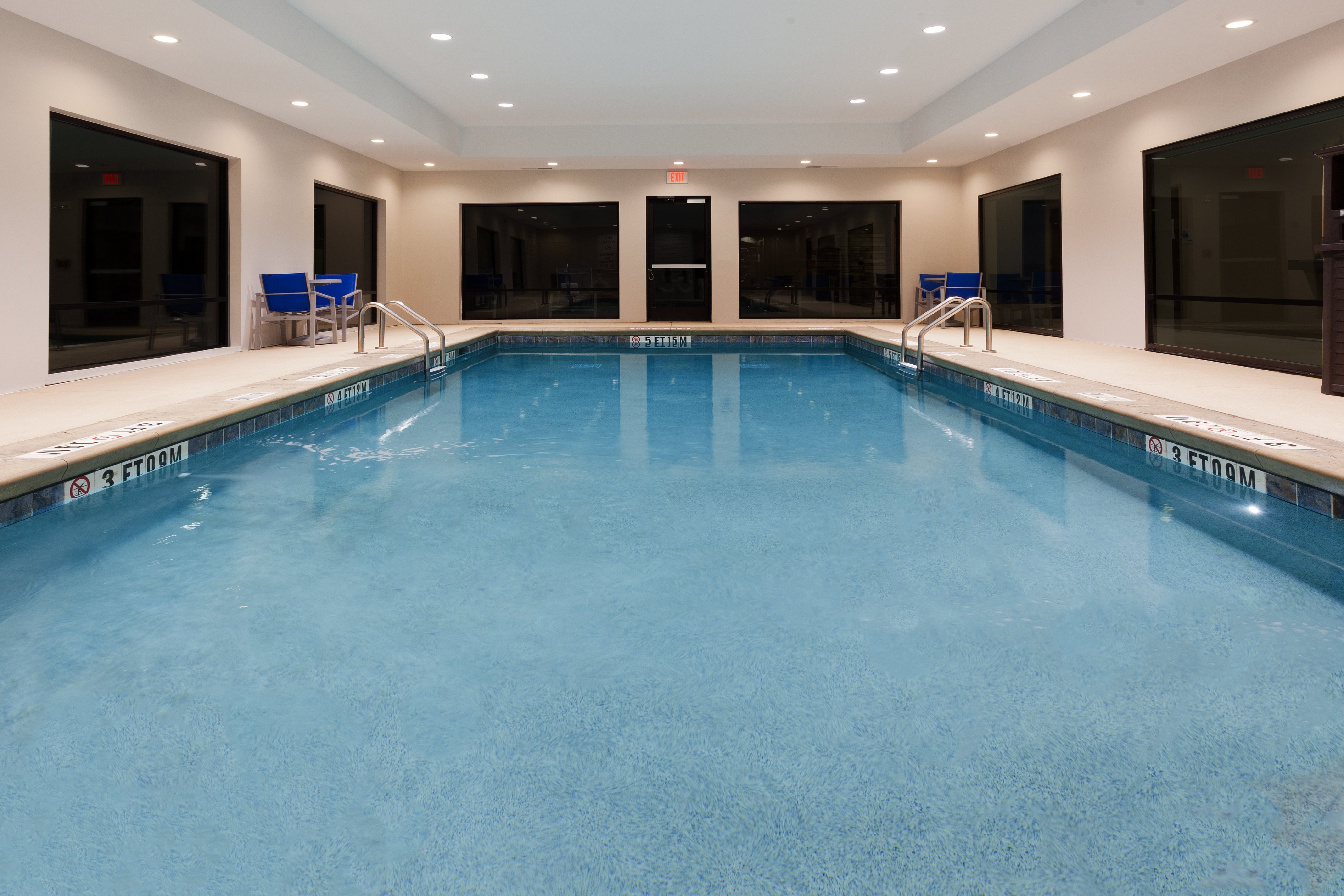 holiday inn express and suites fayetteville an ihg hotel