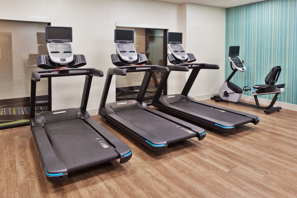holiday inn express and suites fayetteville an ihg hotel