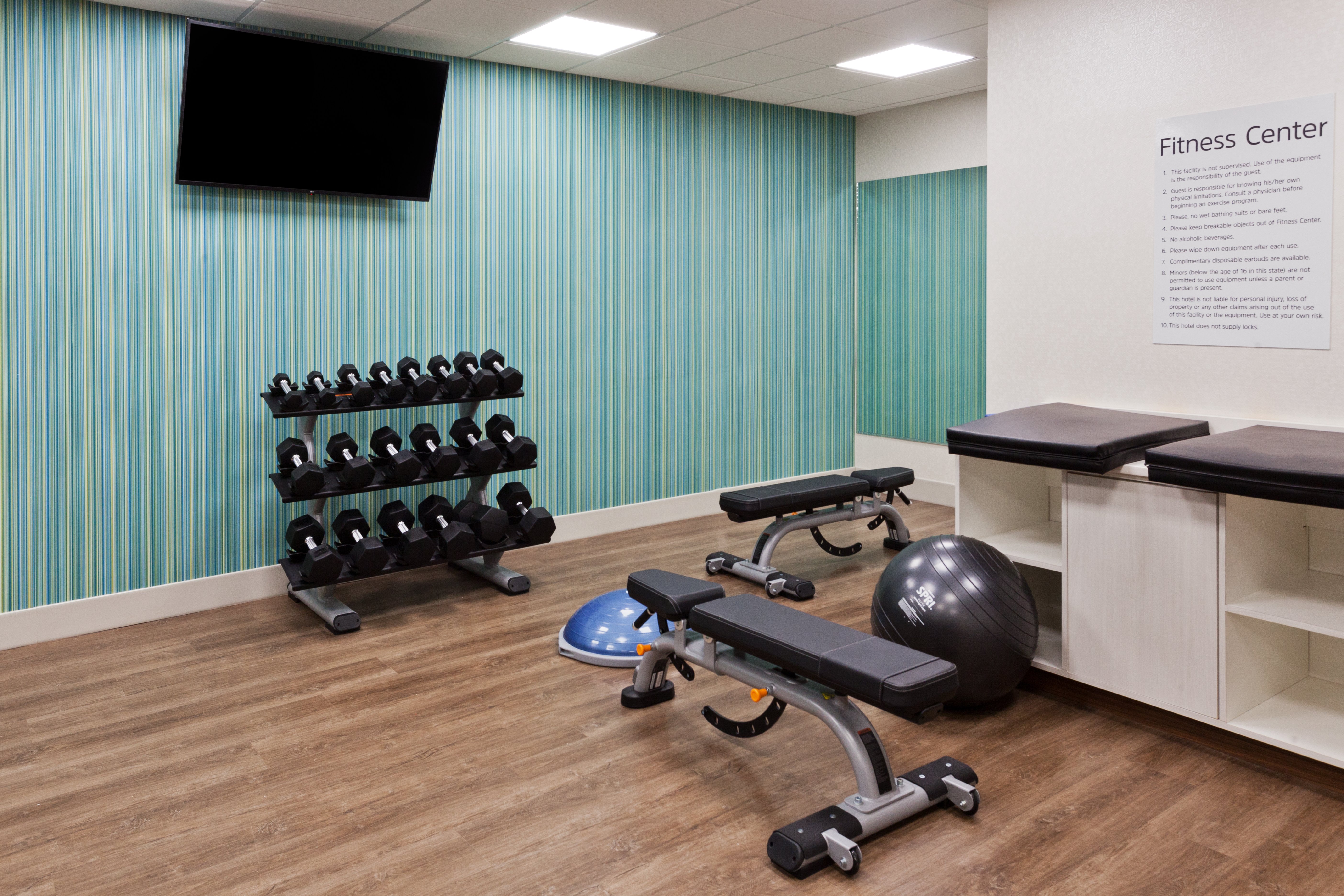 holiday inn express and suites fayetteville an ihg hotel