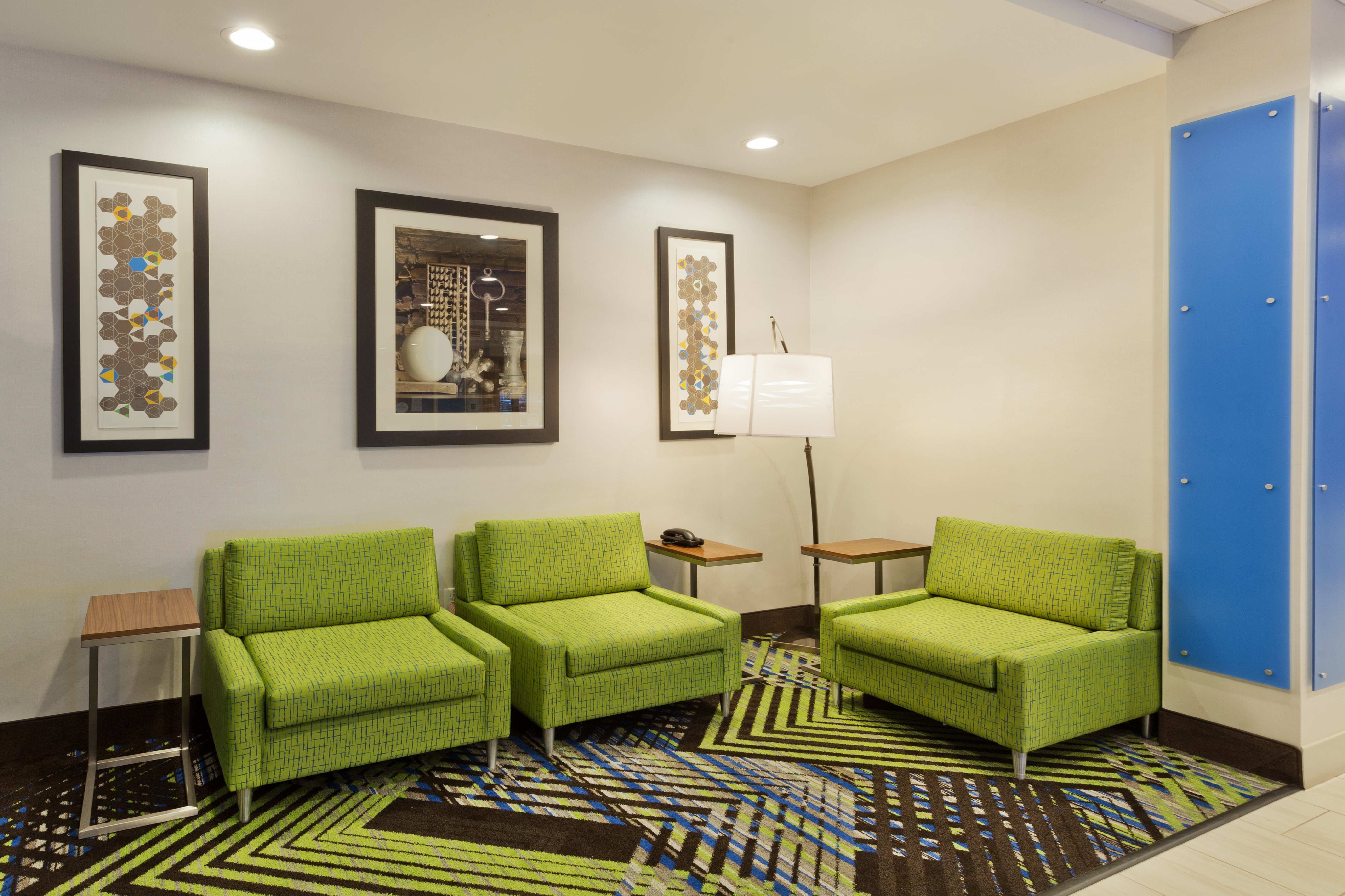 holiday inn express and suites fayetteville an ihg hotel