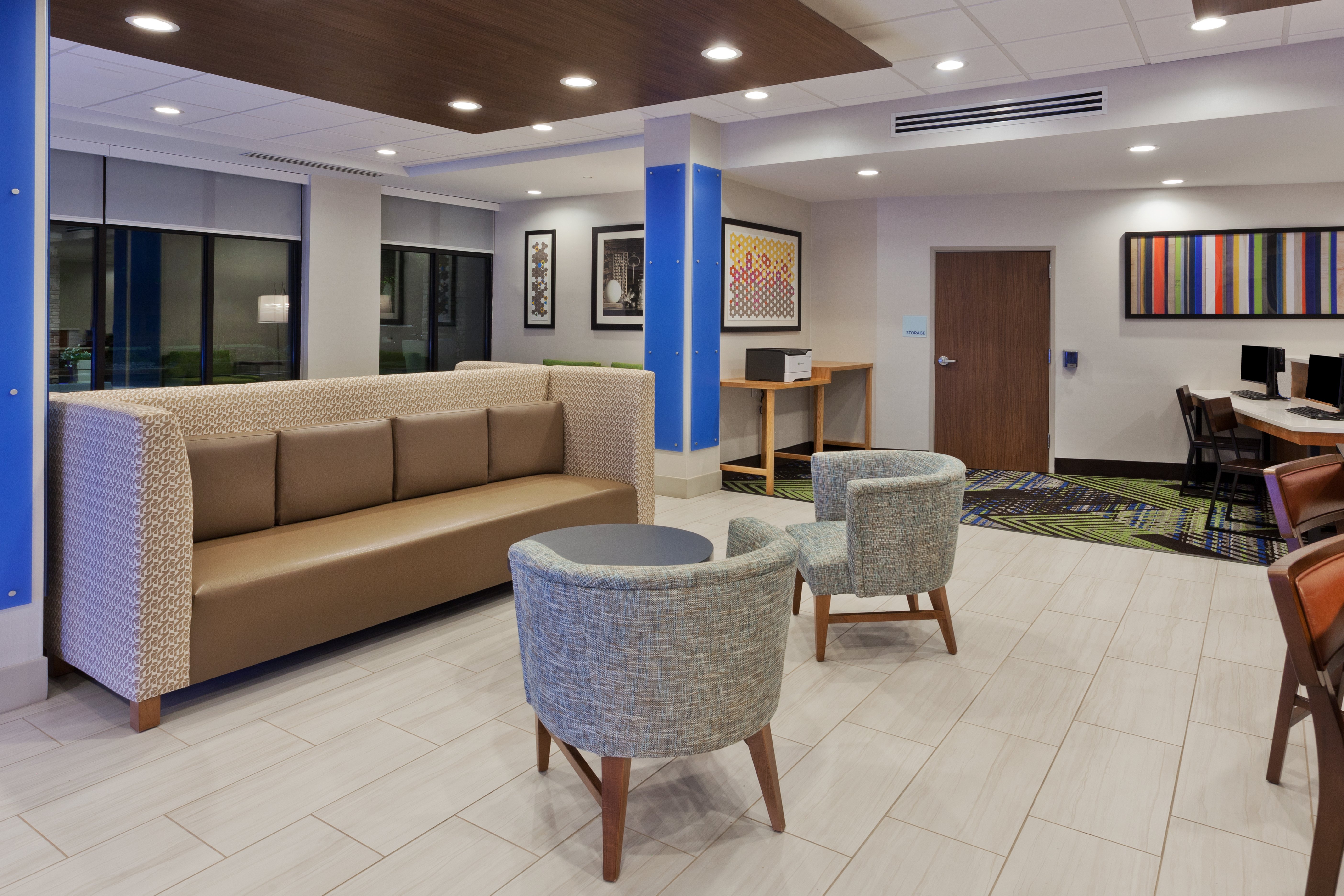 holiday inn express and suites fayetteville an ihg hotel