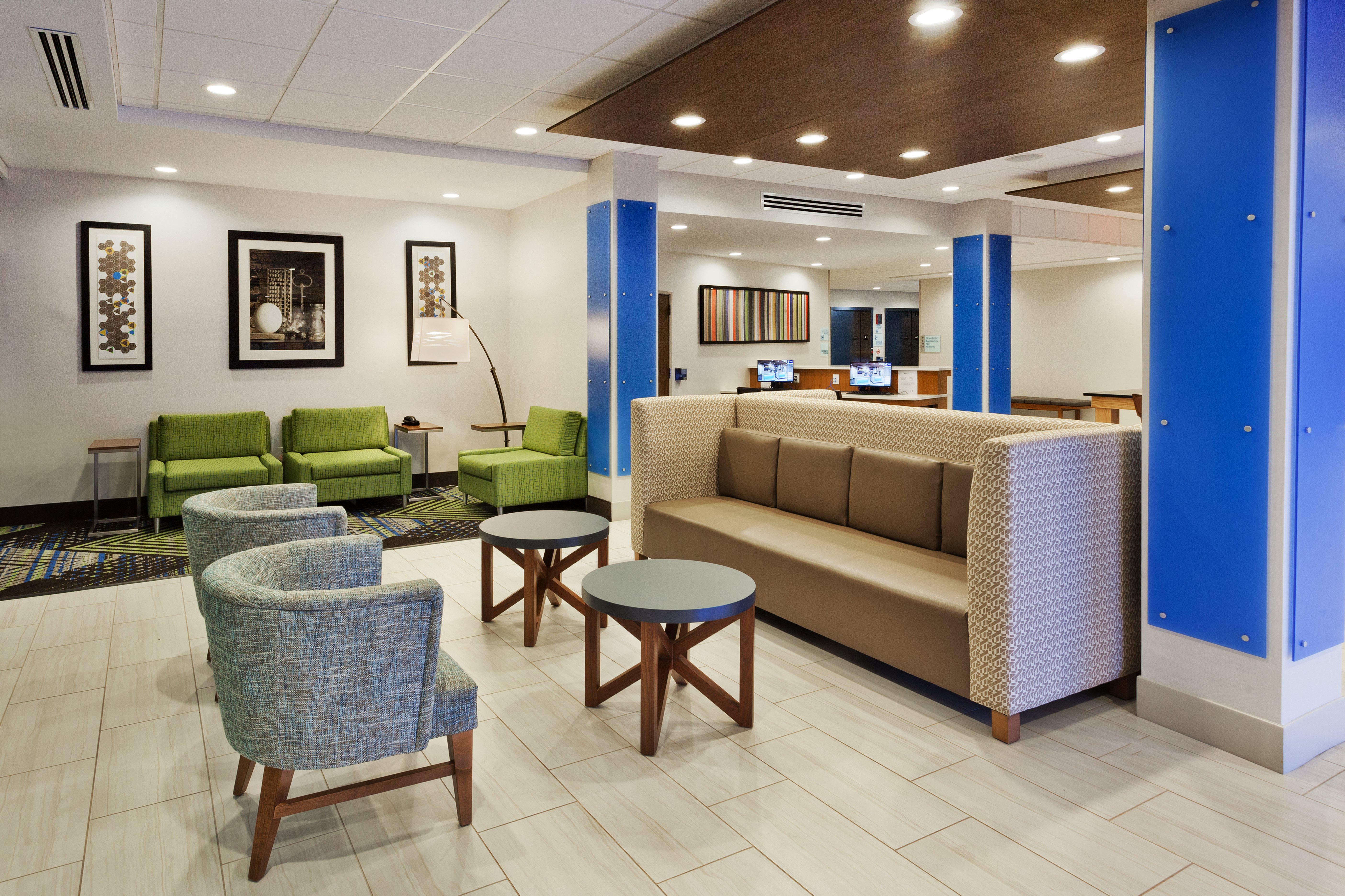 holiday inn express and suites fayetteville an ihg hotel