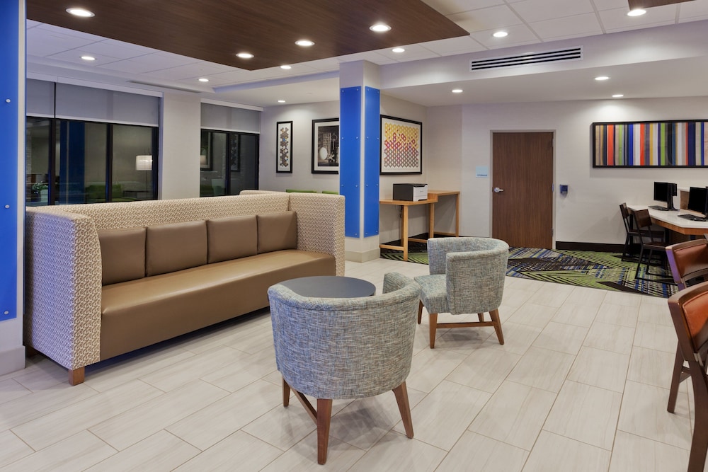 holiday inn express and suites fayetteville an ihg hotel
