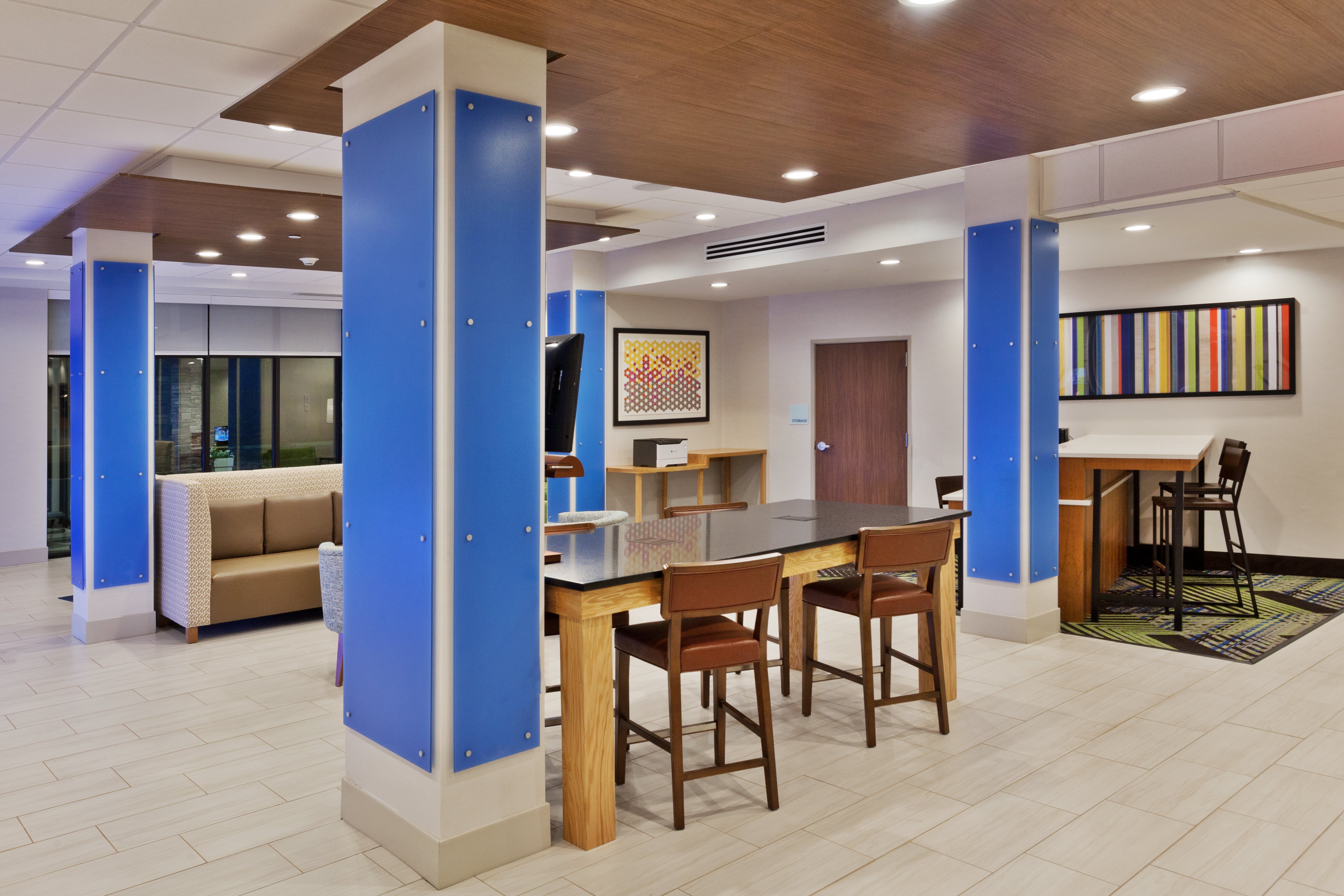 holiday inn express and suites fayetteville an ihg hotel