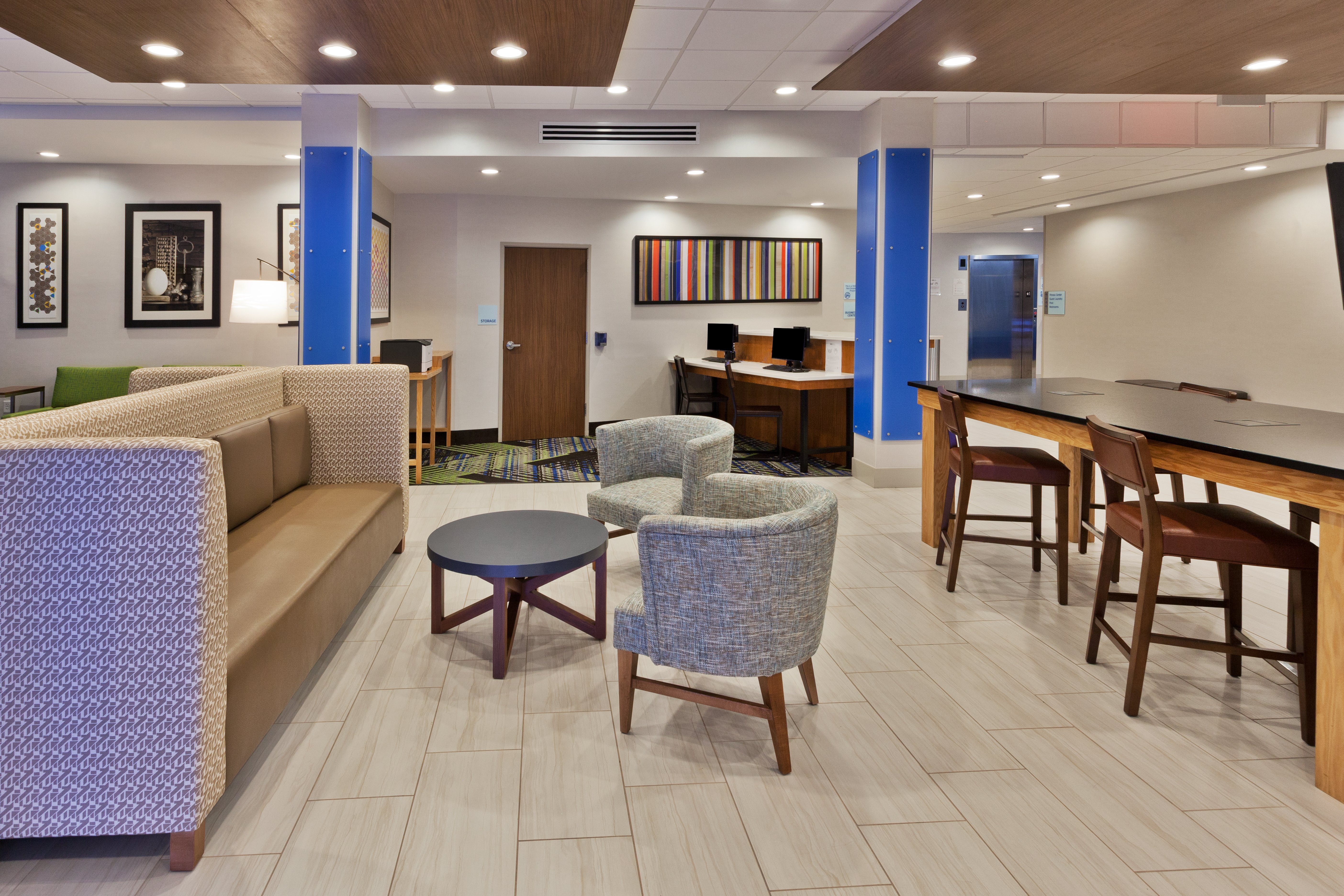 holiday inn express and suites fayetteville an ihg hotel