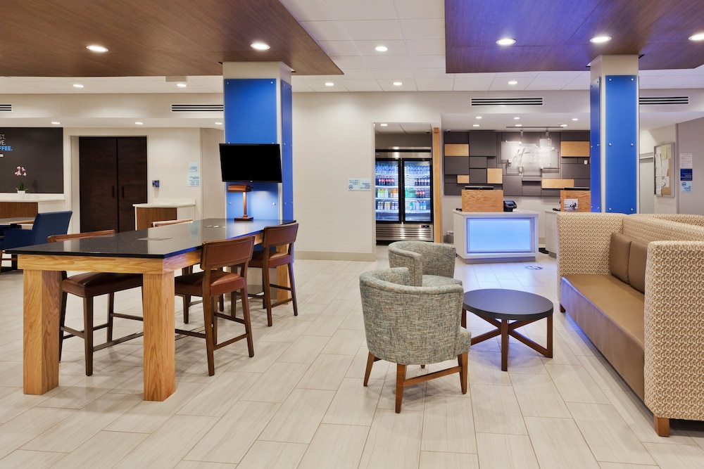 holiday inn express and suites fayetteville an ihg hotel