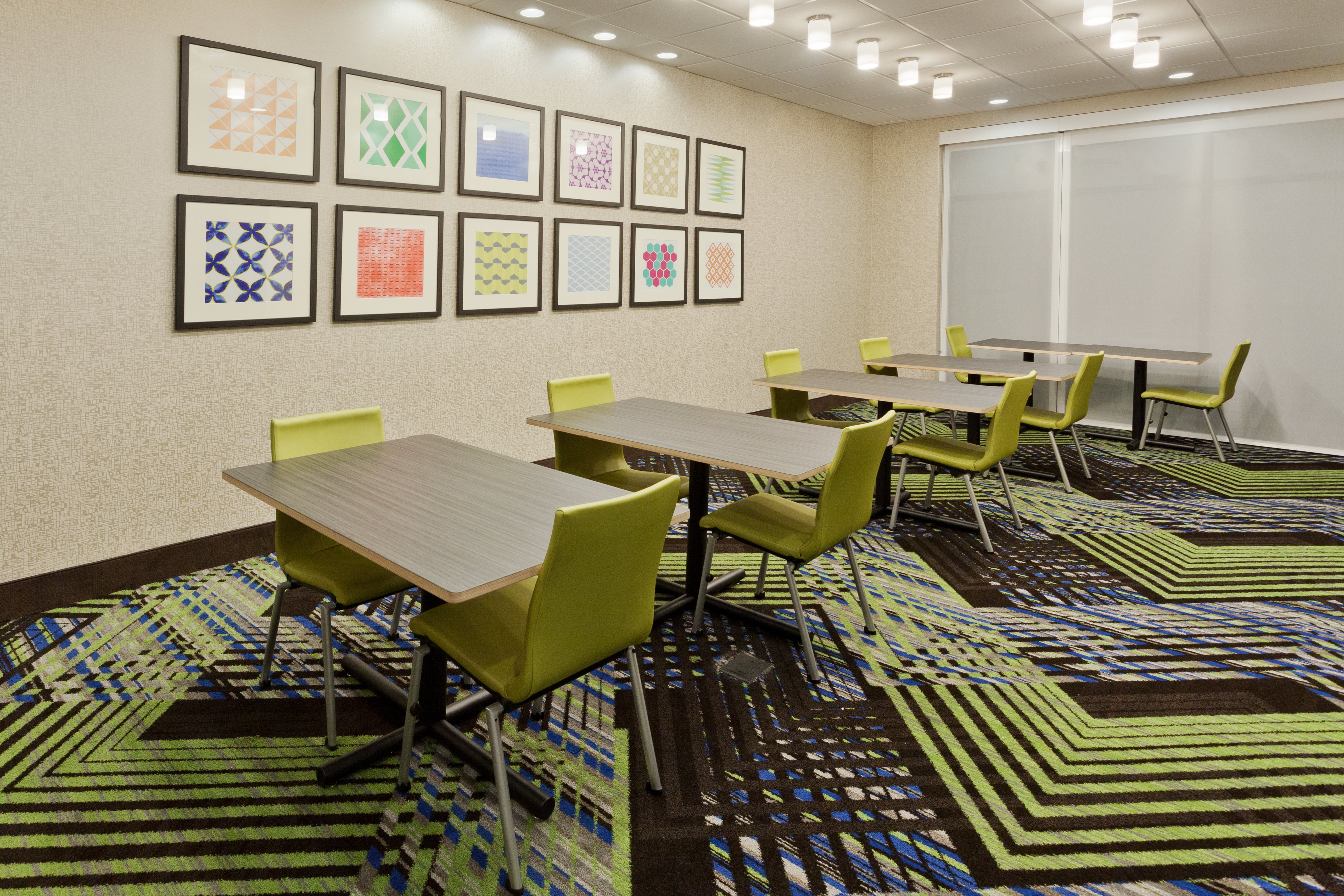 holiday inn express and suites fayetteville an ihg hotel