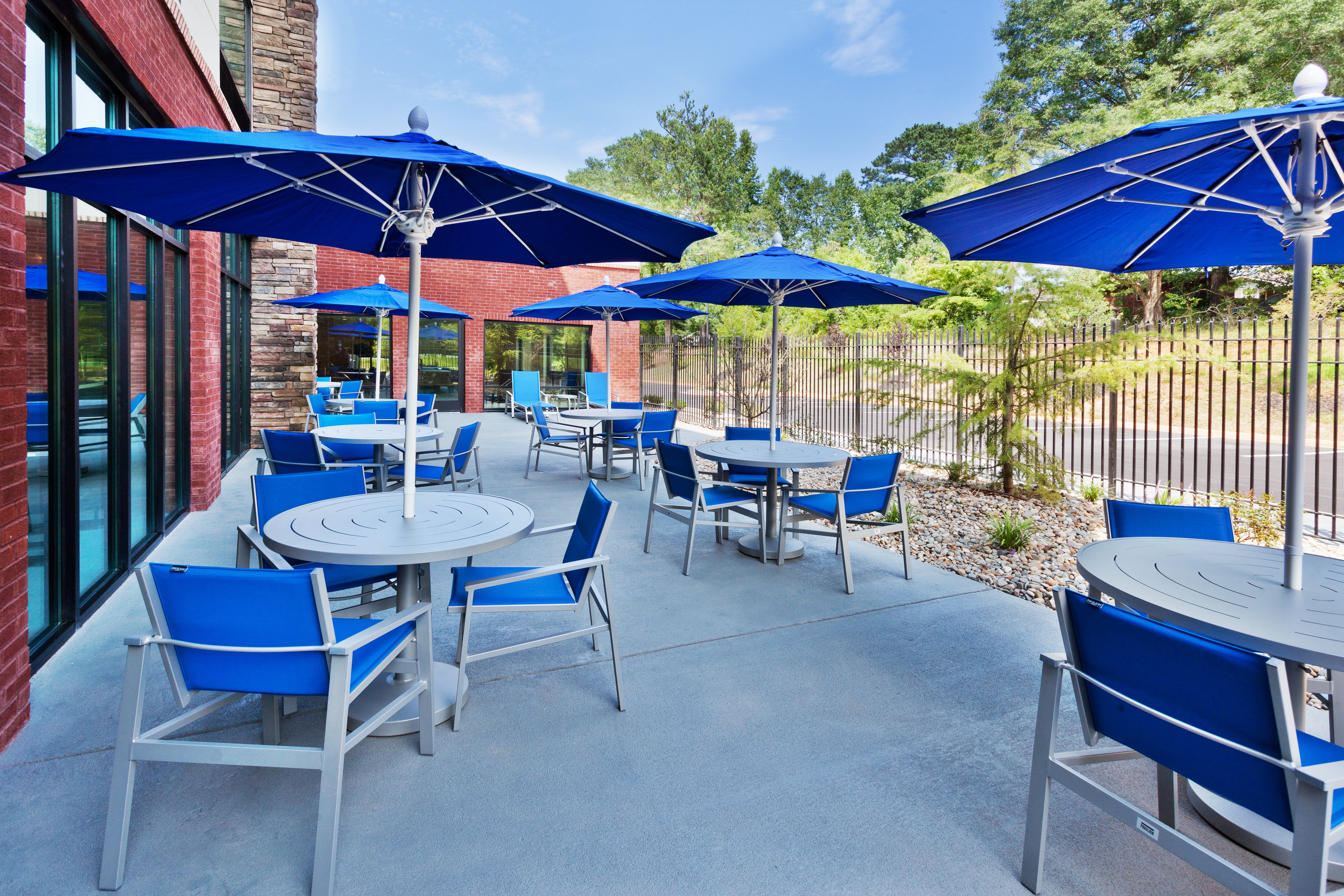 holiday inn express and suites fayetteville an ihg hotel