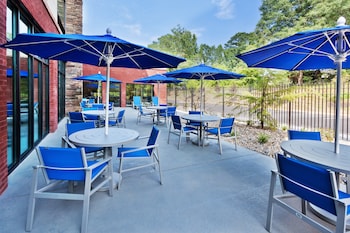 holiday inn express and suites fayetteville an ihg hotel