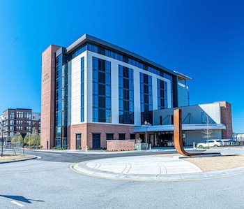hotel indigo columbus at riverfront place an ihg hotel