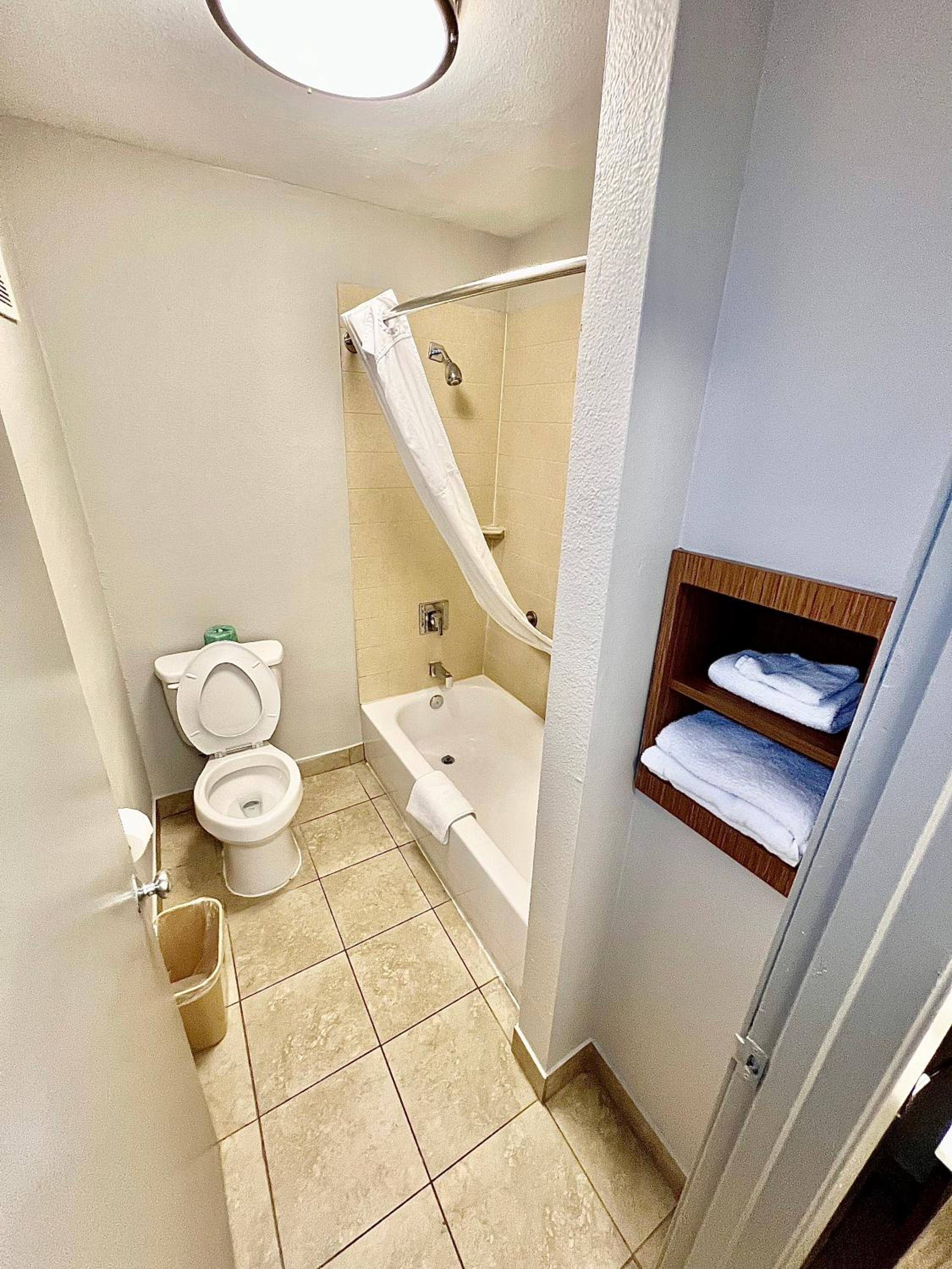 hampton inn and suites houston east beltway 8