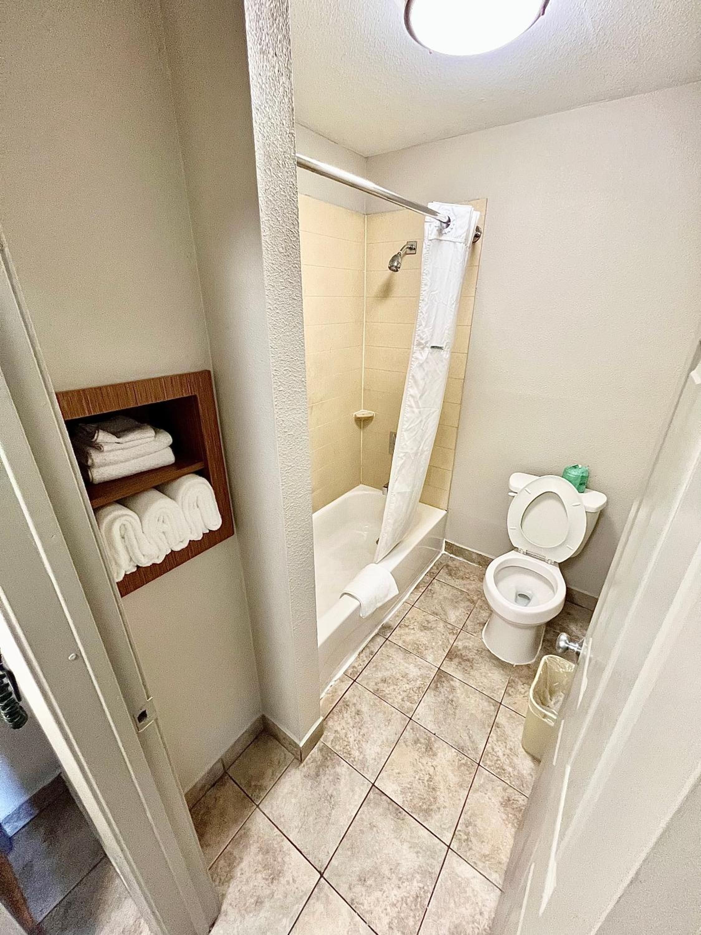 hampton inn and suites houston east beltway 8