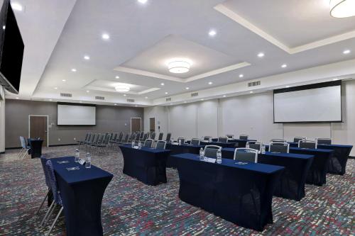 hampton inn and suites houston east beltway 8