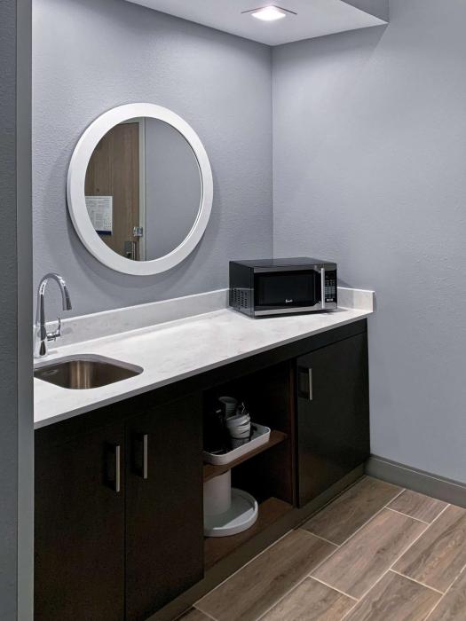 hampton inn and suites houston east beltway 8