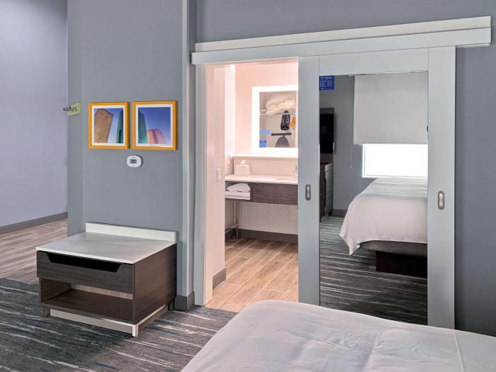 hampton inn and suites houston east beltway 8