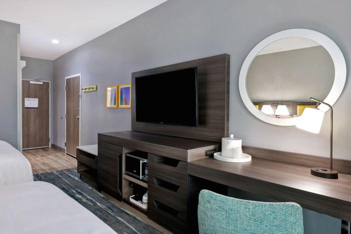 hampton inn and suites houston east beltway 8