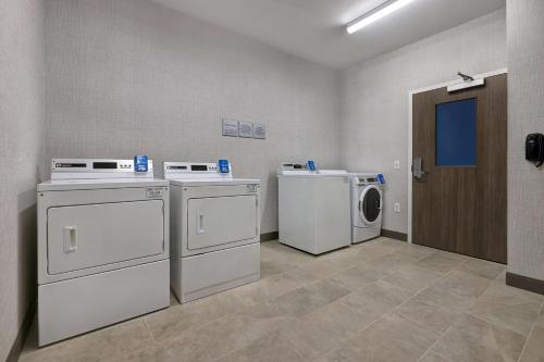 hampton inn and suites houston east beltway 8