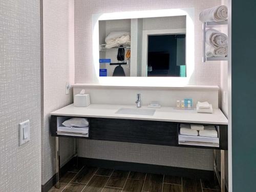 hampton inn and suites houston east beltway 8