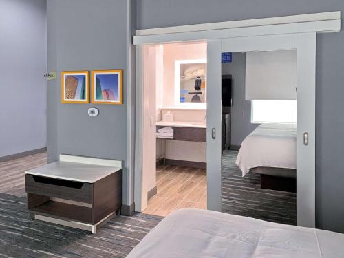 hampton inn and suites houston east beltway 8