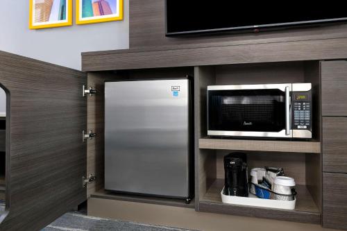 hampton inn and suites houston east beltway 8