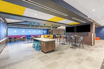 tru by hilton laredo airport