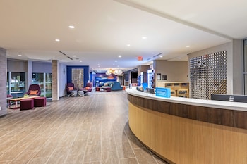 tru by hilton laredo airport