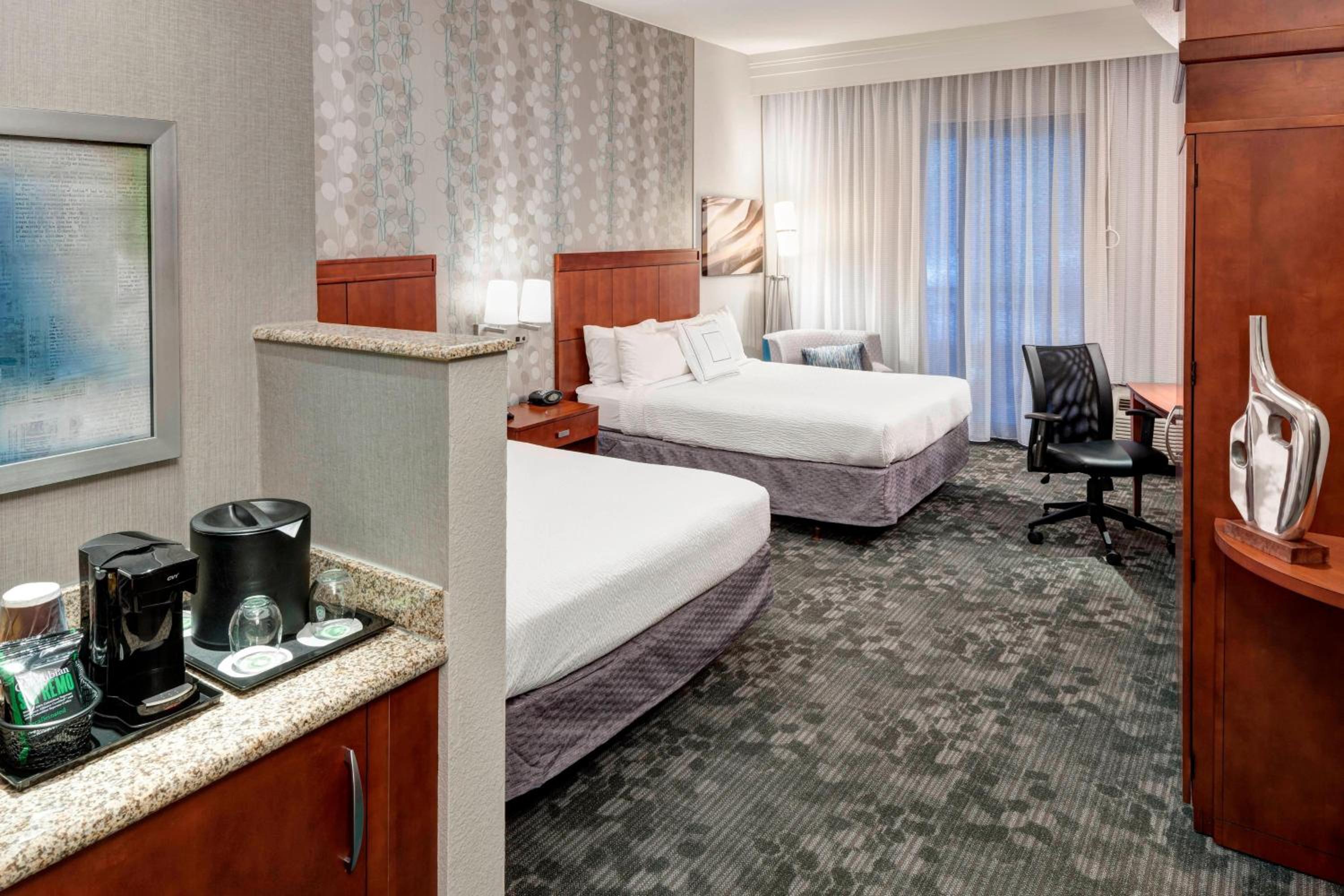hol inn exp dallas market ctr love field