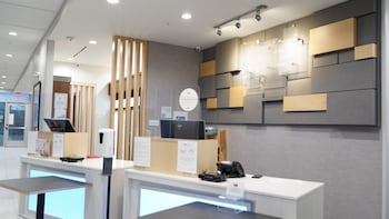Hol. Inn Exp.  Dallas Market Ctr - Love Field,Dallas County>>Dallas,2.5 star