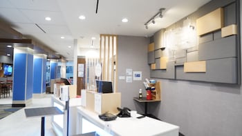 Hol. Inn Exp.  Dallas Market Ctr - Love Field,Dallas County>>Dallas,2.5 star