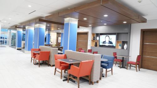 hol inn exp dallas market ctr love field
