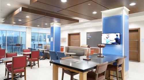hol inn exp dallas market ctr love field