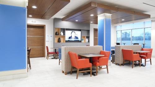 hol inn exp dallas market ctr love field