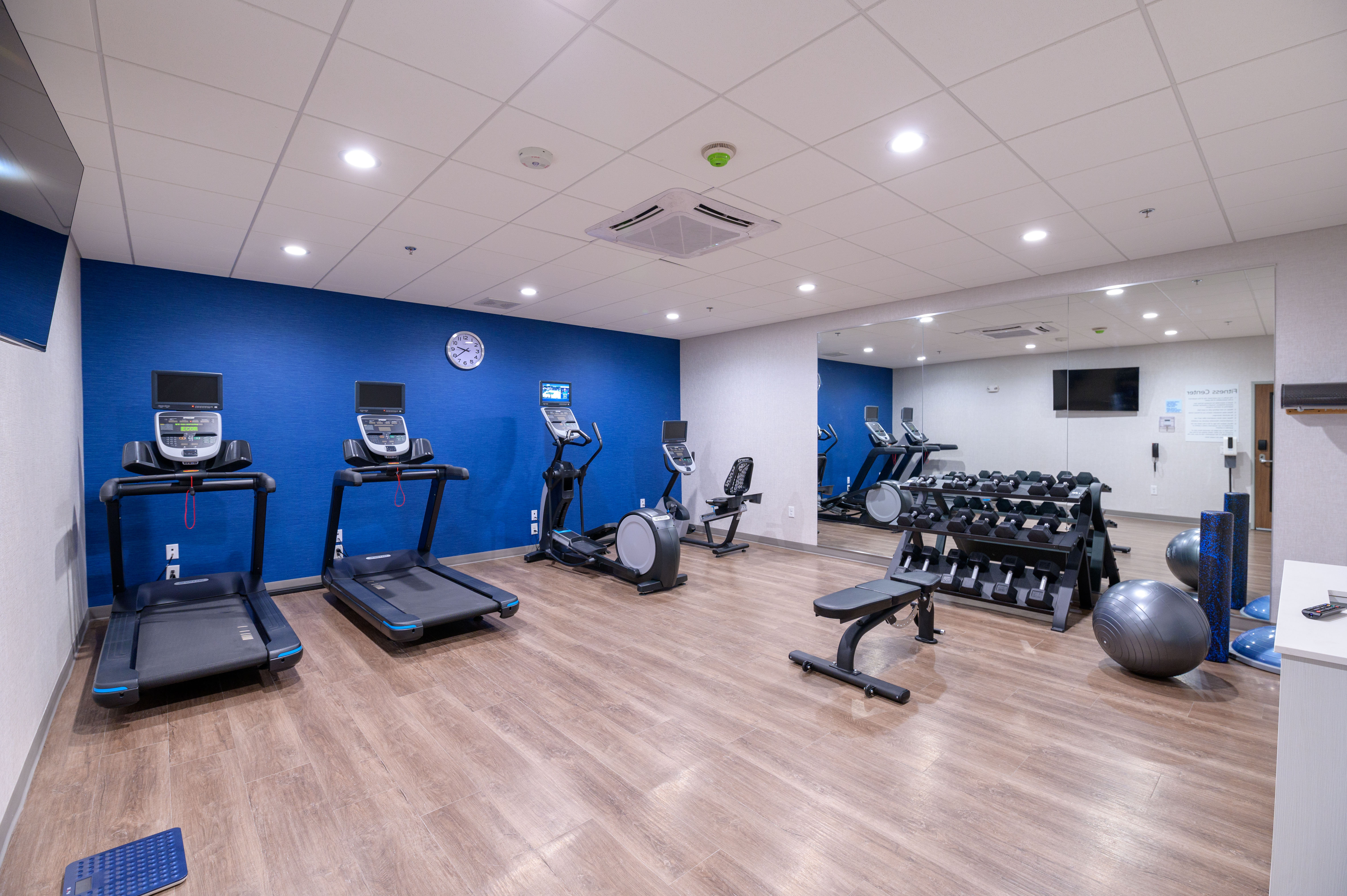 holiday inn express and suites dayton east beavercreek