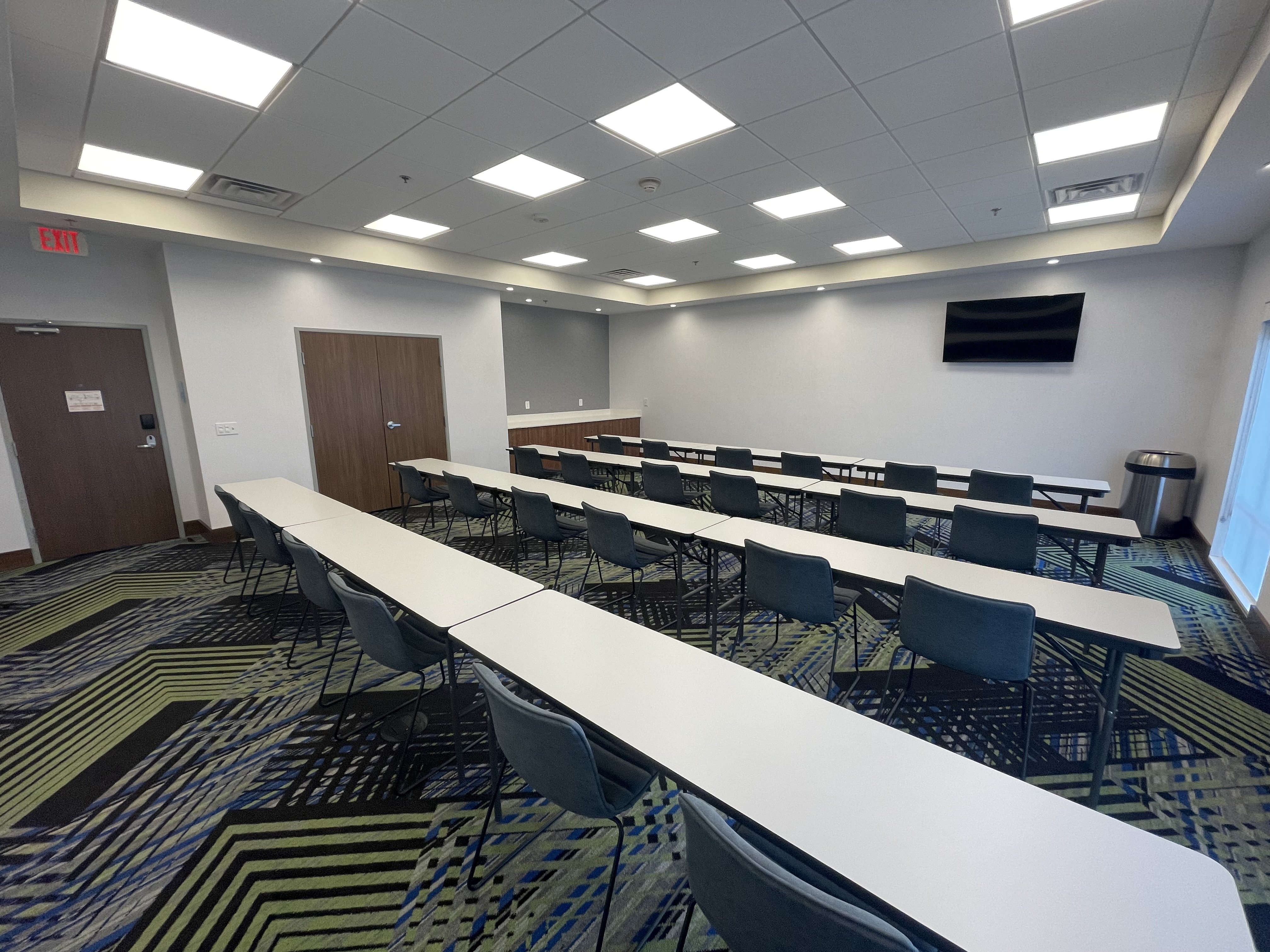 holiday inn express and suites dayton east beavercreek