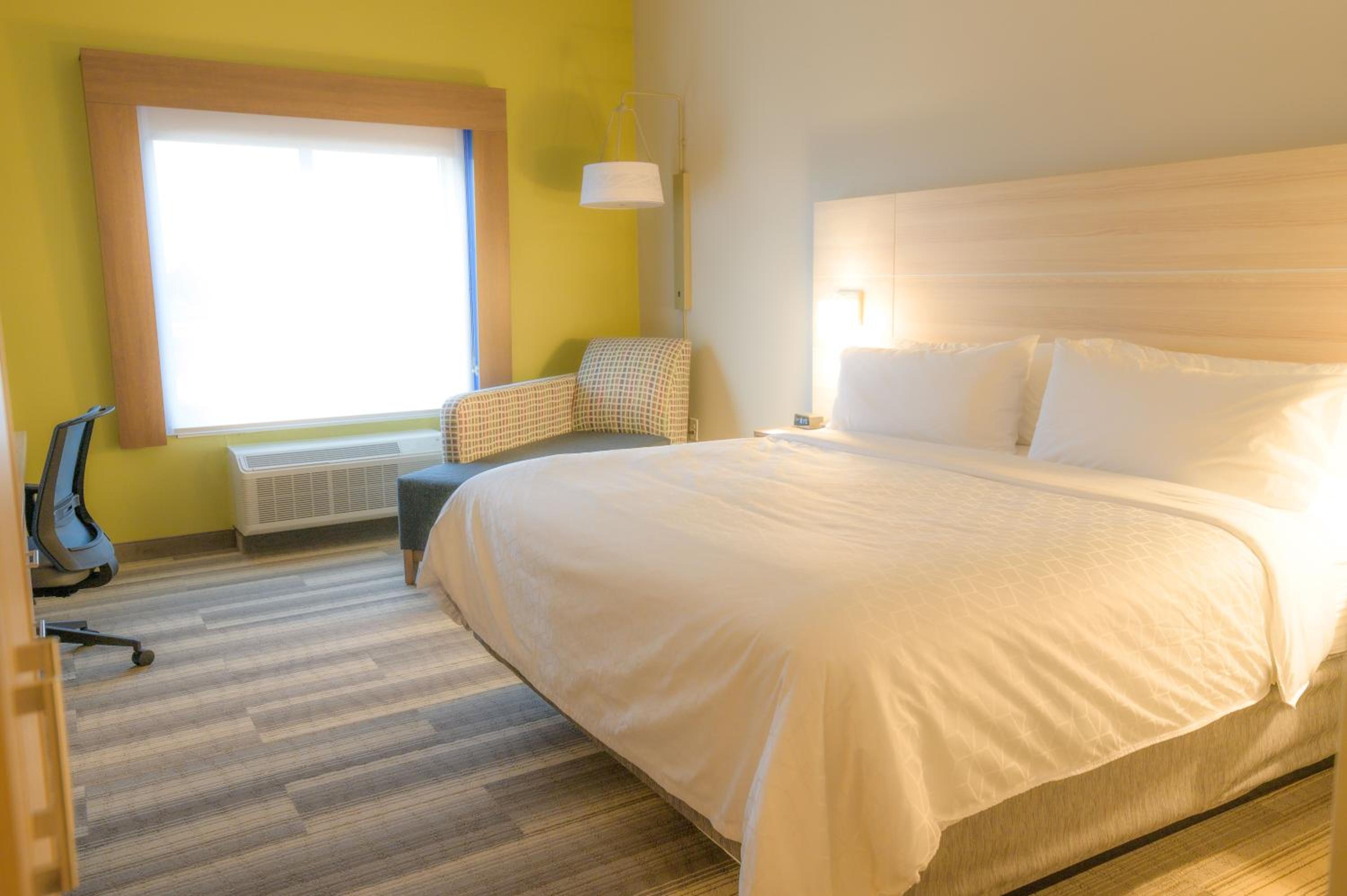 holiday inn express and suites dayton east beavercreek