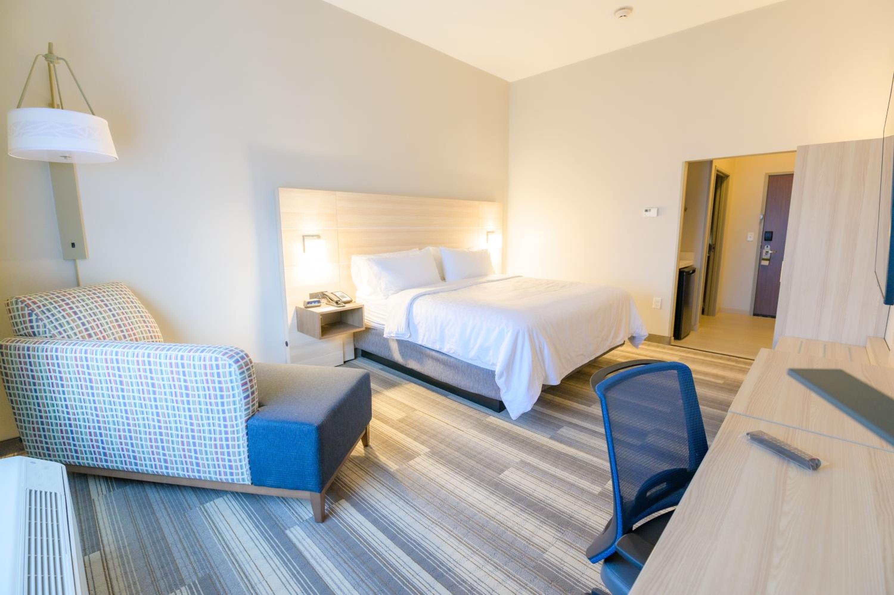 holiday inn express and suites dayton east beavercreek