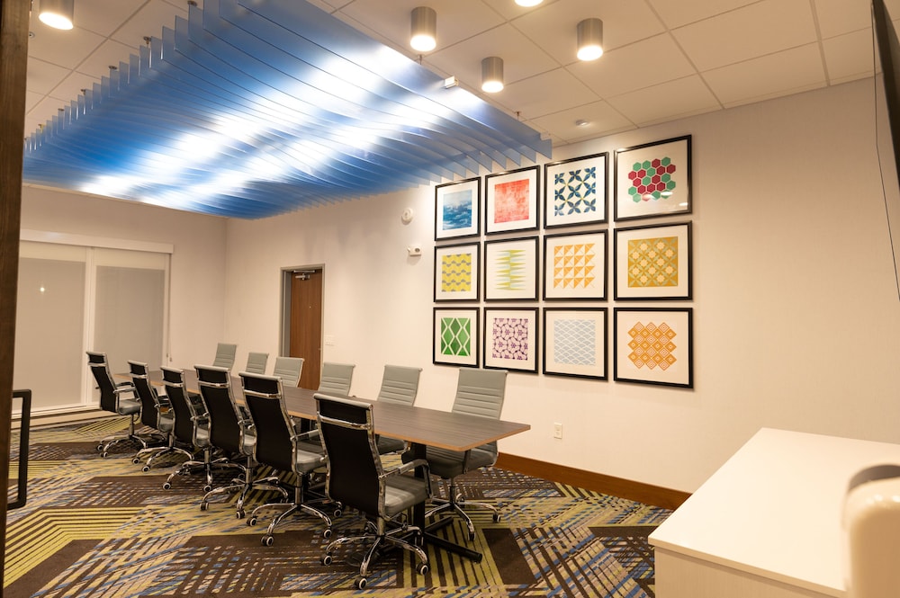 holiday inn express and suites dayton east beavercreek