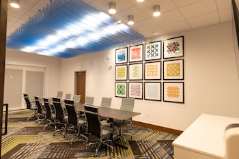 holiday inn express and suites dayton east beavercreek