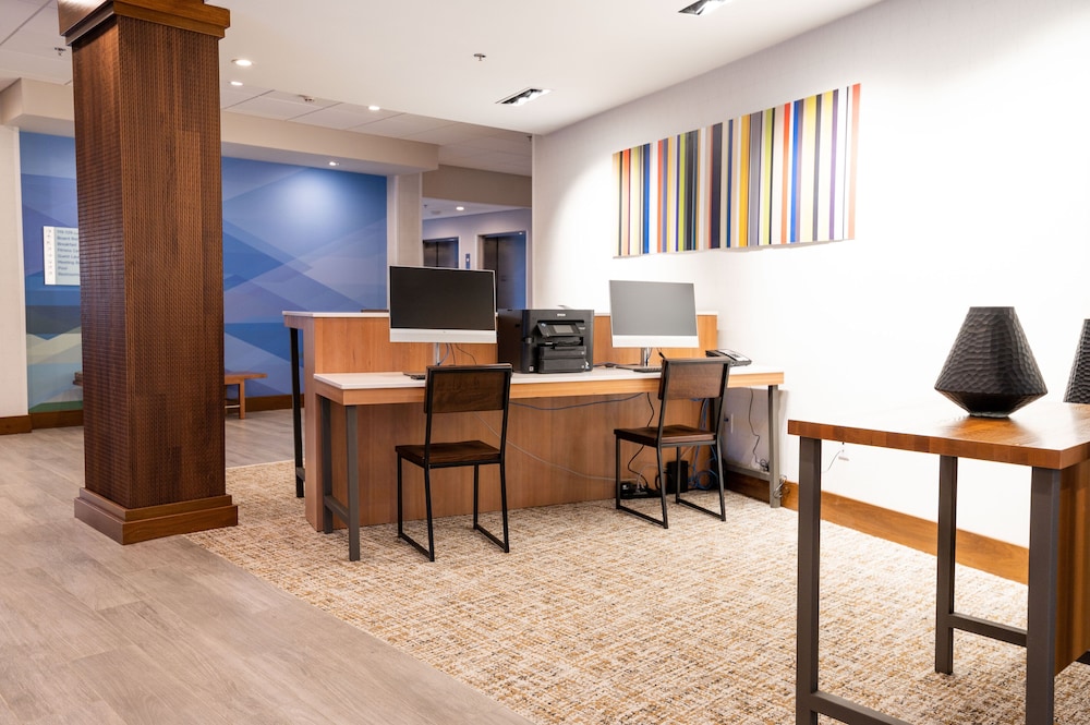 holiday inn express and suites dayton east beavercreek