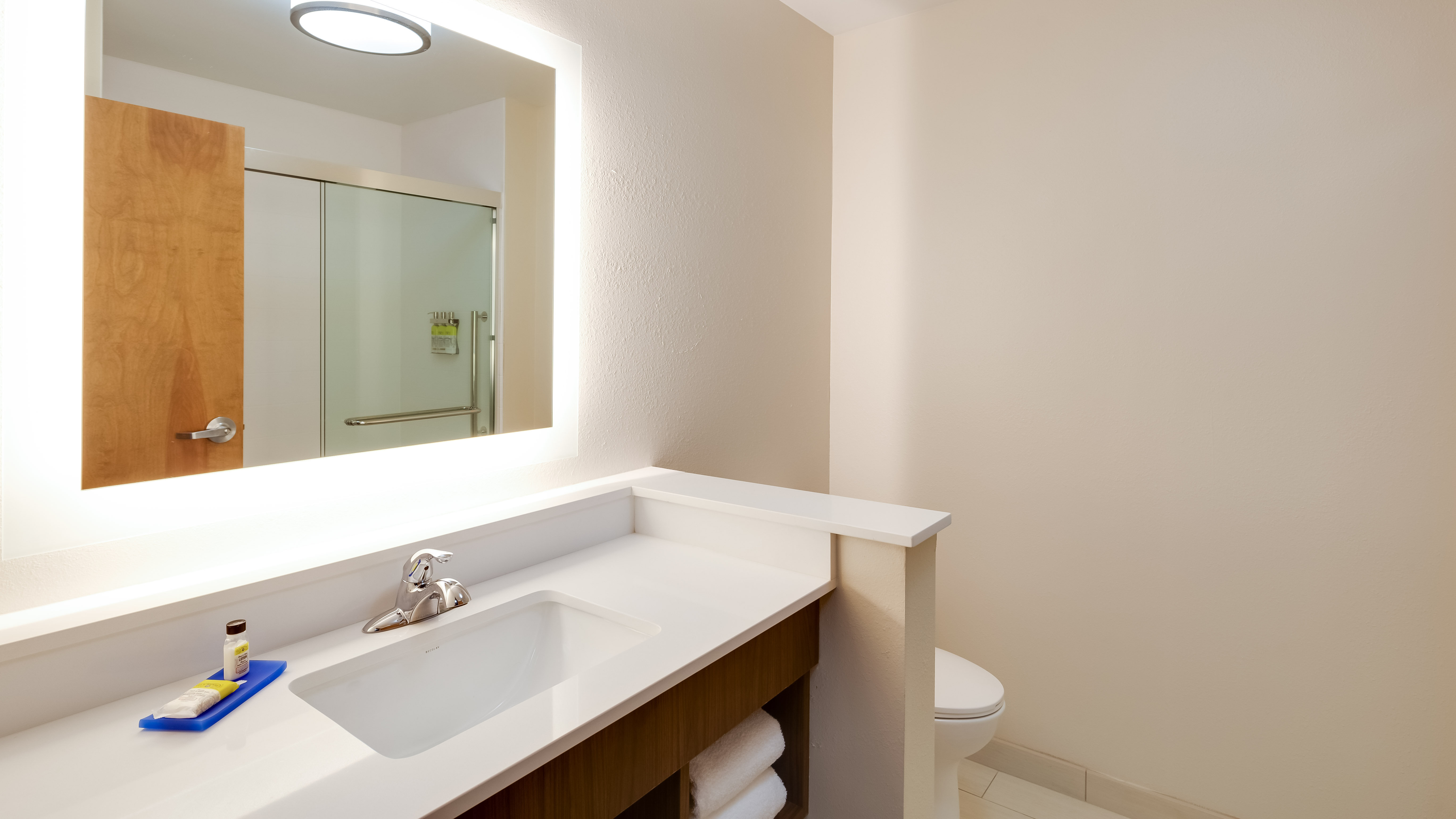 holiday inn express and suites latta an ihg hotel